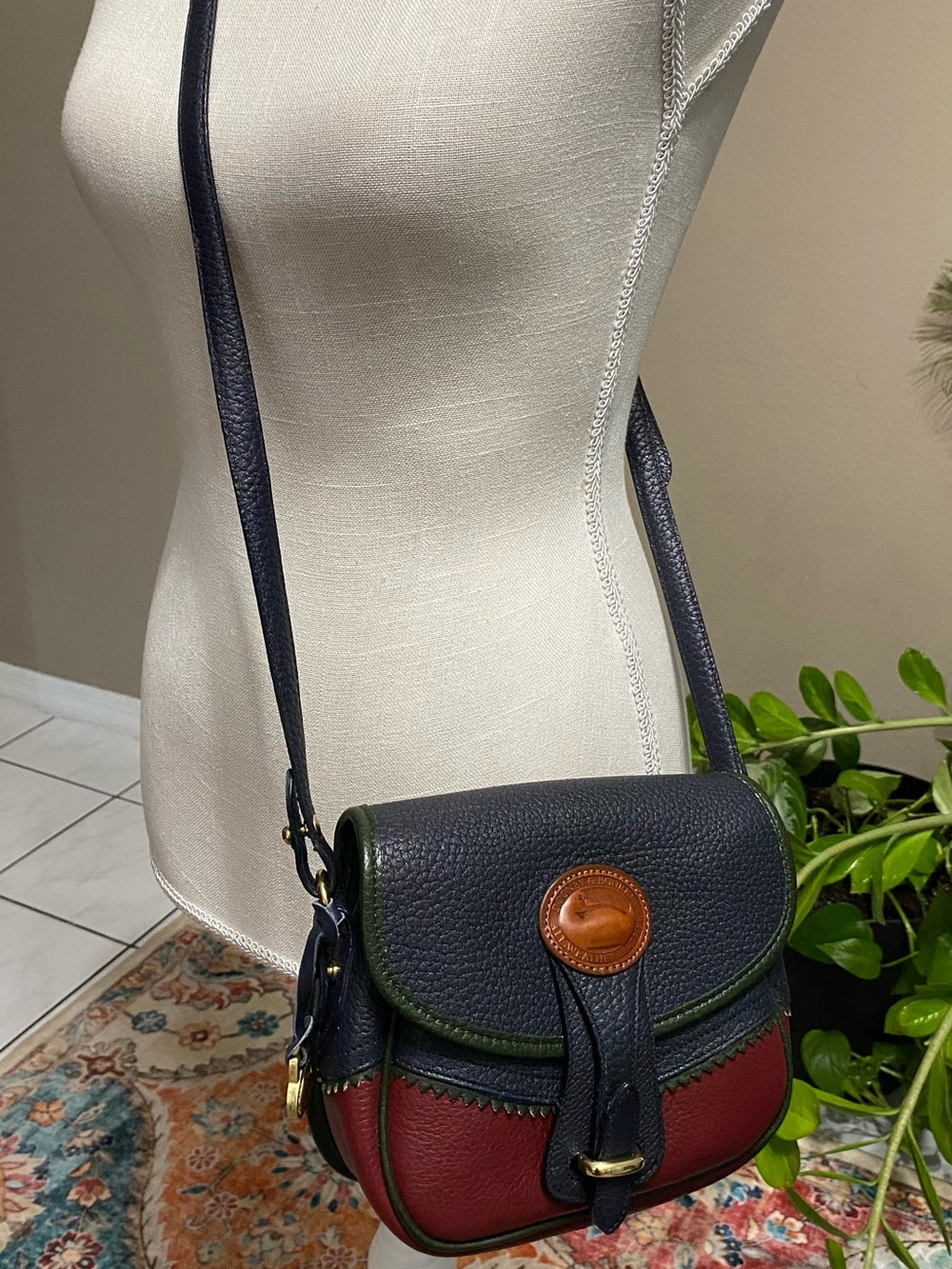 Vintage Dooney & Bourke Teton Essex Crossbody Saddle Bag AWL Leather - Picture 2 of 16